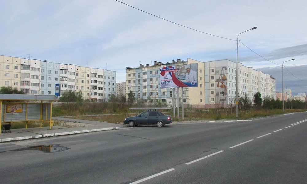 Фотография рекламного носителя, тип: Билборд 3x6, адрес: Набережная ул., д.28, Надым, Ямало-Ненецкий автономный округ, Россия. Сторона Б №675376