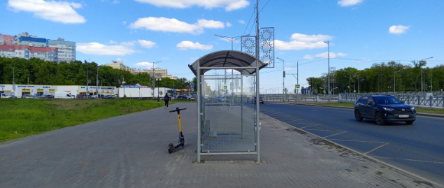 Фотография рекламного носителя, тип: Остановка 1.8x1.2, адрес: Московское ш. Х Волжское ш., Самара, Самарская область, Россия. Сторона B2 №828732