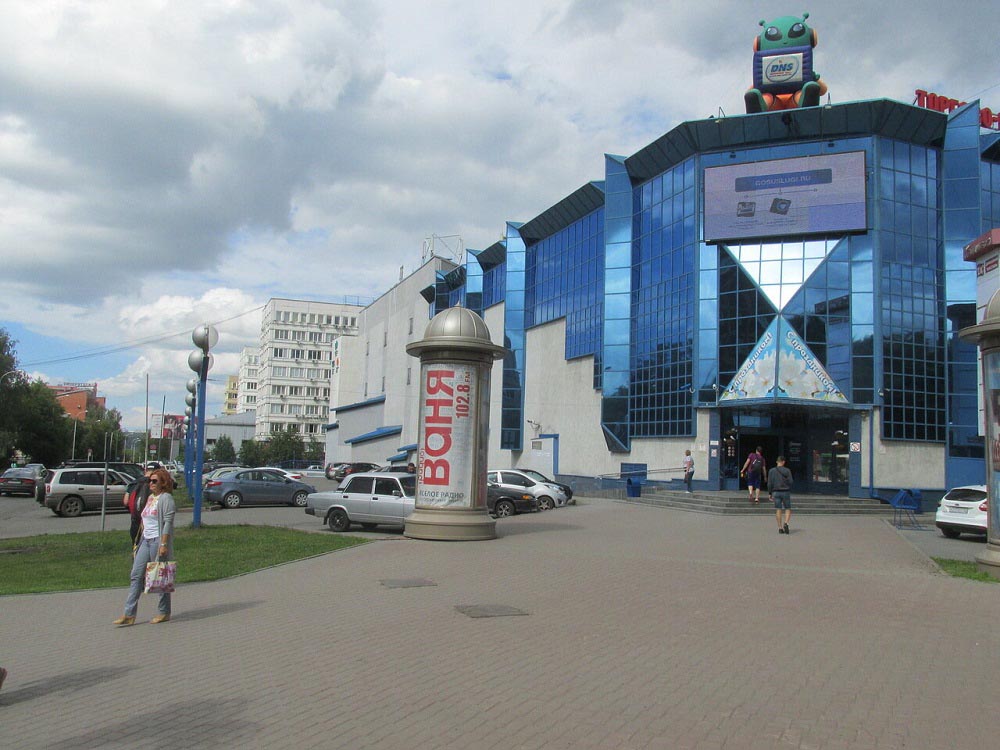 Фотография рекламного носителя, тип: Пиллар 3x1.4, адрес: Ленина пр-т., ТРК Променад-1, поз.1, Кемерово, Кемеровская область, Россия. Сторона А1 №846984