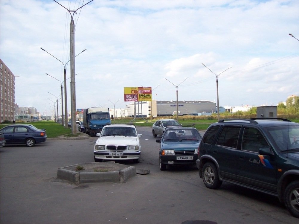 Фотография рекламного носителя, тип: Нестандартный билборд, адрес: Октябрьский пр-т., д.69, Череповец, Вологодская область, Россия. Сторона А2 №462145