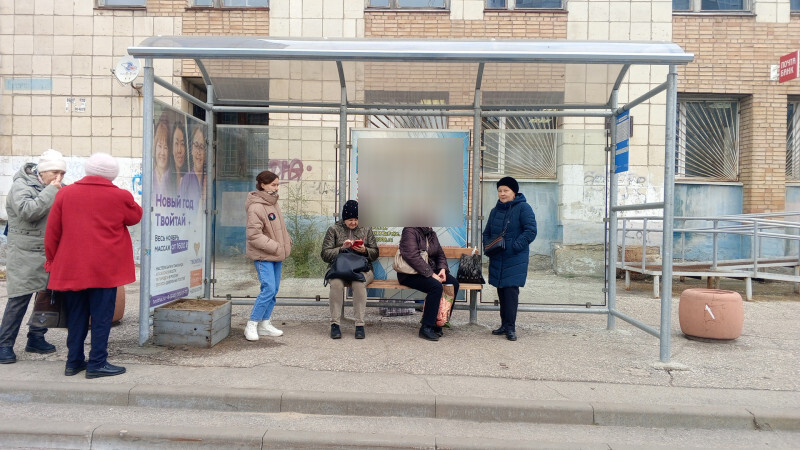 Фотография рекламного носителя, тип: Остановка 1.8x1.2, адрес: Егорова ул. - ул. Суворова, Новокуйбышевск, Самарская область, Россия. Сторона A1 №1077598