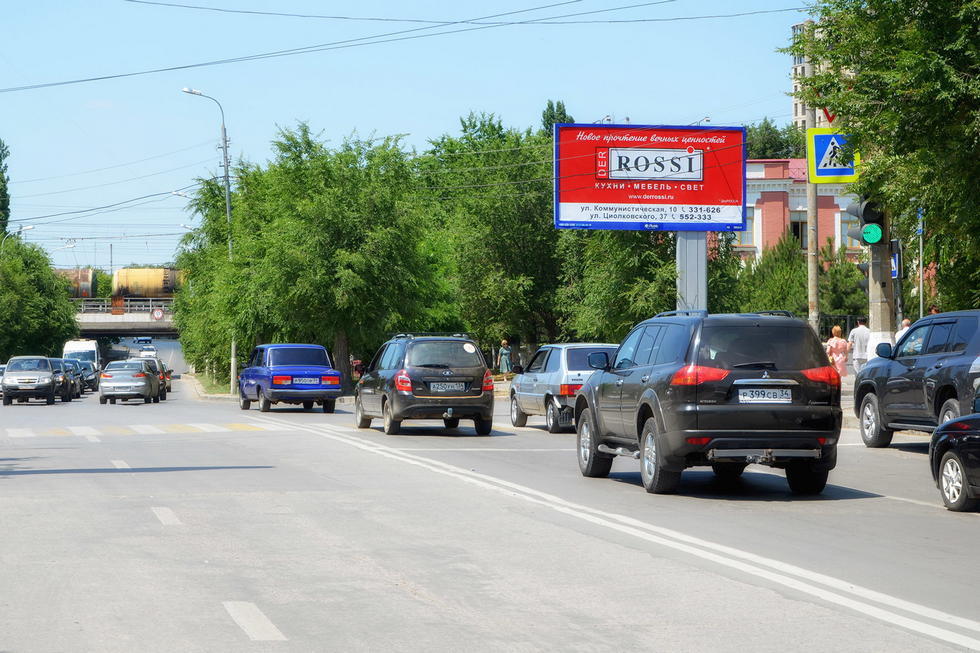 Фотография рекламного носителя, тип: Билборд 3x6, адрес: Коммунистическая ул. Х Володарского ул., Волгоград, Волгоградская область, Россия. Сторона А №337483
