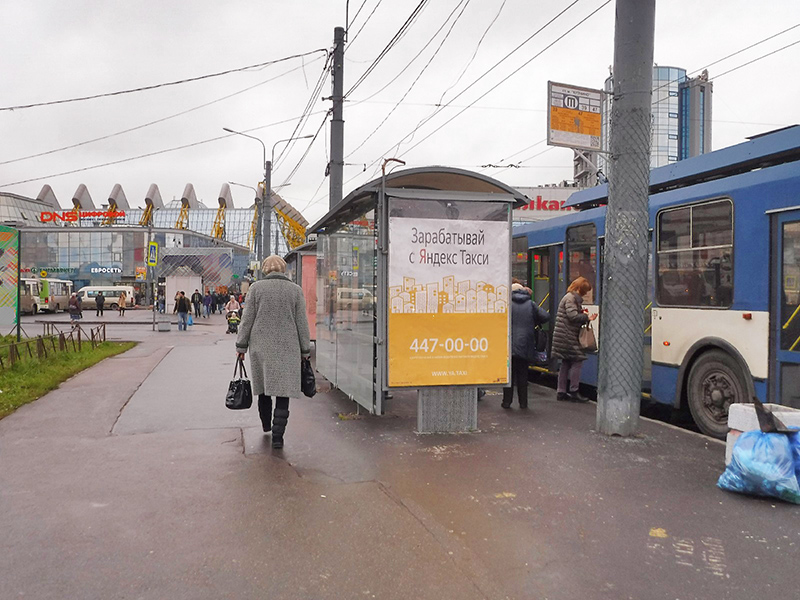 Фотография рекламного носителя, тип: Остановка 1.8x1.2, адрес: Ярослава Гашека ул. Х Балканская пл., поз.2, Санкт-Петербург, Россия. Сторона B №1094535