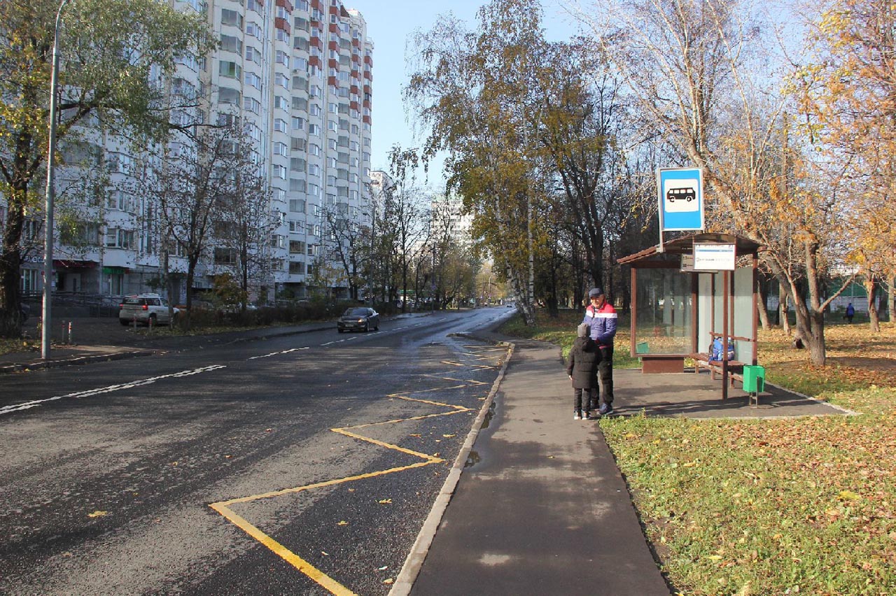 Фотография рекламного носителя, тип: Остановка 1.8x1.2, адрес: Хлобыстова ул., ост. "Хлобыстова ул.", Москва, Россия. Сторона А №936075