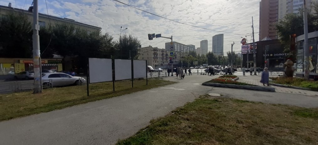 Фотография рекламного носителя, тип: Уличный информационный стенд, адрес: Белинского ул. X Щорса ул., Екатеринбург, Свердловская область, Россия. Сторона В1 №1088617