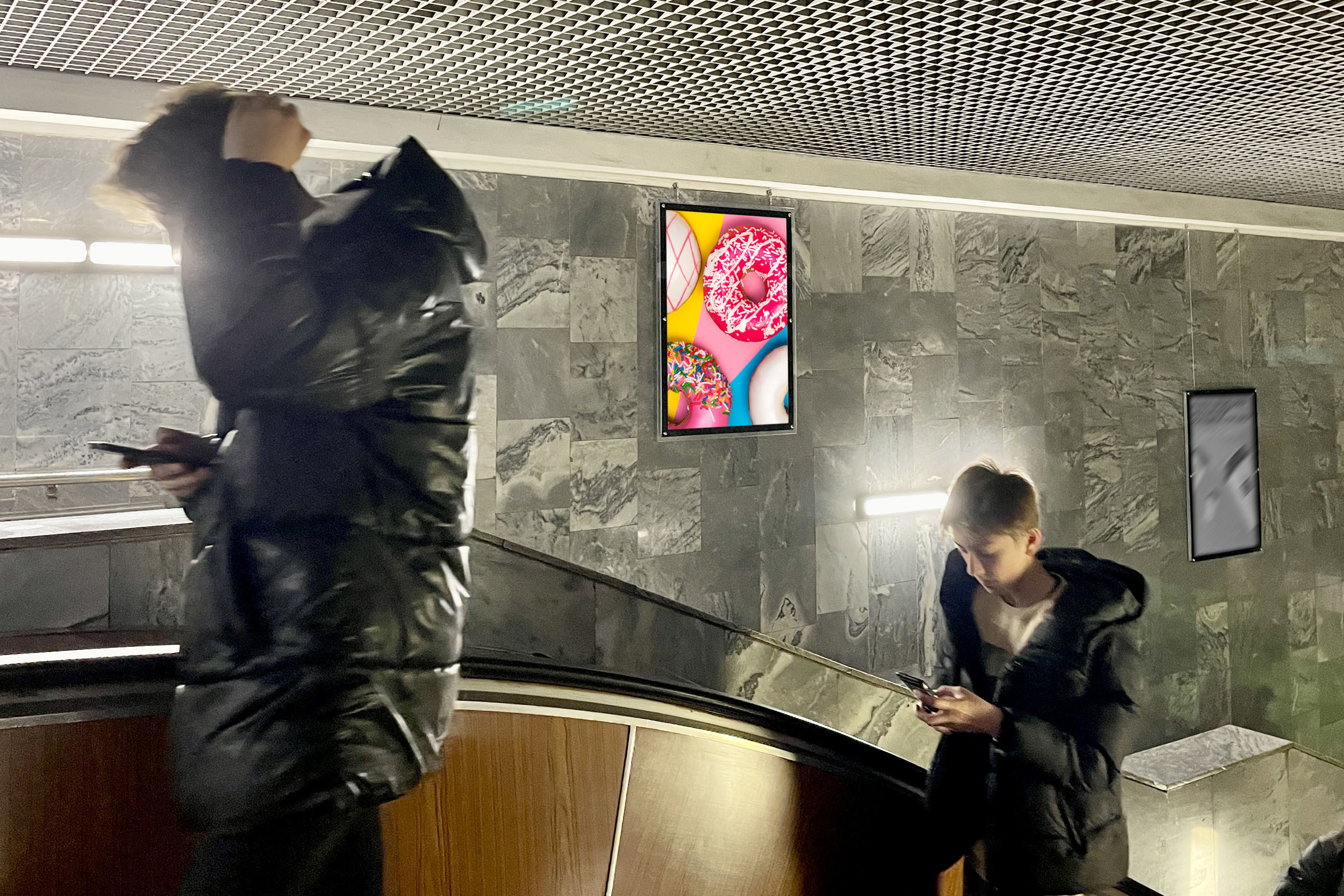 Фотография рекламного носителя, тип: Кристалайт, адрес: Станция метро «Нахимовский проспект», линия Серпуховско-Тимирязевская, Москва, Россия. Сторона/вариант №1001941