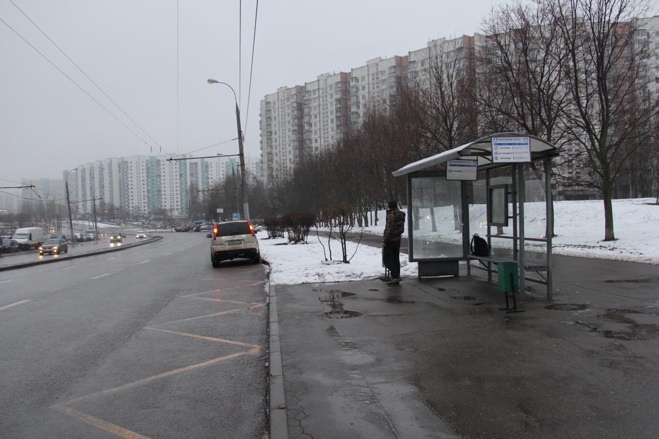 Фотография рекламного носителя, тип: Остановка 1.8x1.2, адрес: Новоясеневский пр-т., д.12, поз.1, Москва, Россия. Сторона А №931463