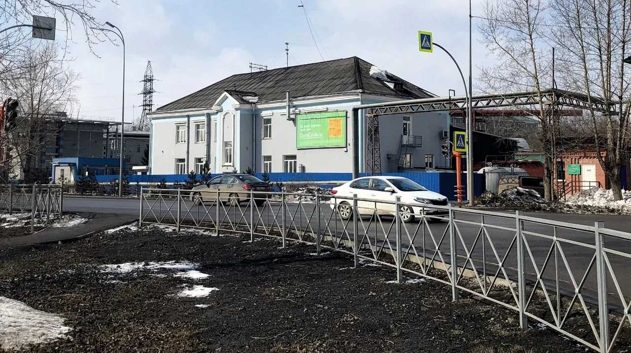 Фотография рекламного носителя, тип: Билборд 3x6, адрес: Кузнецкий пр-т., д.121, корп.1, Кемерово, Кемеровская область, Россия. Сторона А1-А3 №1068150