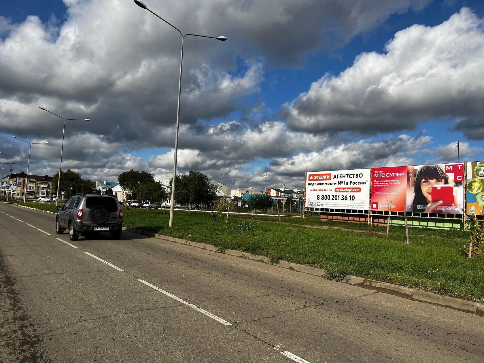 Фотография рекламного носителя, тип: Билборд 3x6, адрес: Западная ул., в сторону спорткомплекса, Ейск, Краснодарский край, Россия. Сторона А2 №718169