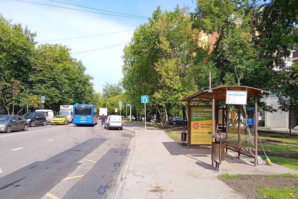 Фотография рекламного носителя, тип: Остановка 1.8x1.2, адрес: Новозаводская ул., д.8, Москва, Россия. Сторона А №931318