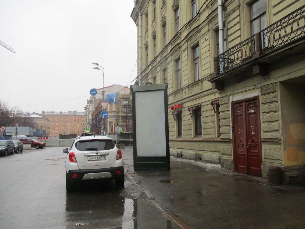 Фотография рекламного носителя, тип: Пиллар 3x1.4, адрес: Театральная пл., д.16, Санкт-Петербург, Россия. Сторона A №687762