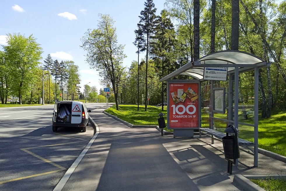 Фотография рекламного носителя, тип: Остановка 1.8x1.2, адрес: Староможайское ш. Х Кутузовский пр-т., д.48, н-в, Москва, Россия. Сторона А №957508