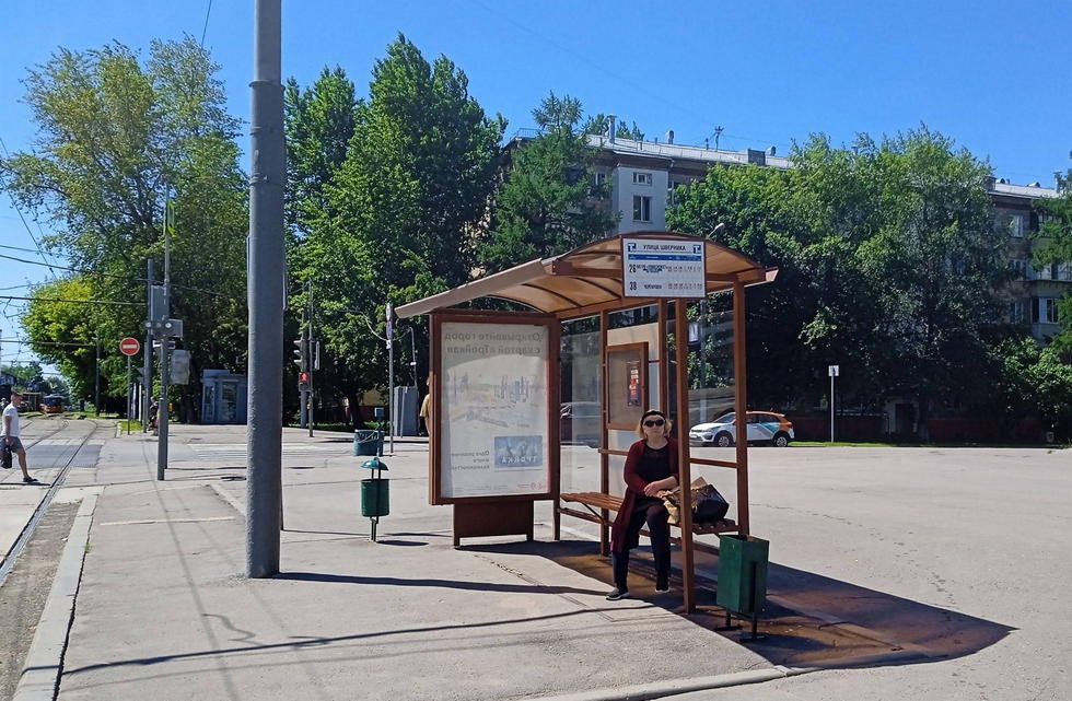 Фотография рекламного носителя, тип: Остановка 1.8x1.2, адрес: Большая Черёмушкинская ул., д.11, корп.3, Москва, Россия. Сторона А №1004621