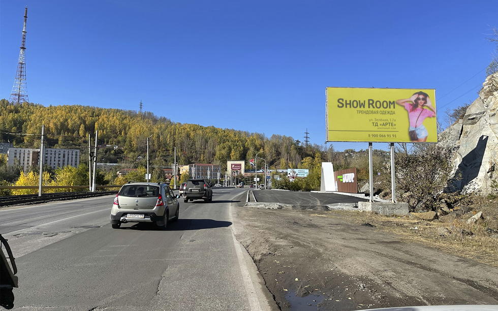 Фотография рекламного носителя, тип: Билборд 3x6, адрес: Аносова ул., 200 м от Городской площади, Златоуст, Челябинская область, Россия. Сторона А №377586