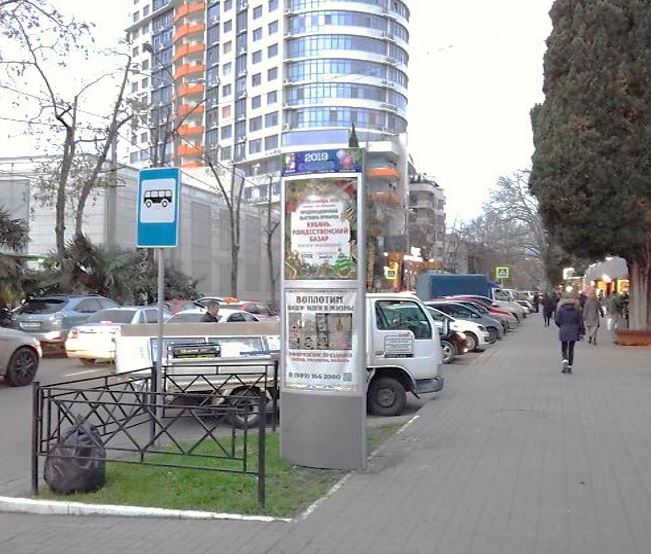 Фотография рекламного носителя, тип: Нестандартный ситиформат, адрес: Воровского ул., Сбербанк, из центра, поз.1, Сочи, Краснодарский край, Россия. Сторона A2 №757630