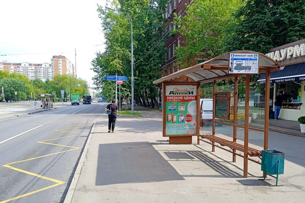 Фотография рекламного носителя, тип: Остановка 1.8x1.2, адрес: Зои и Александра Космодемьянских ул., д.15, Москва, Россия. Сторона А №888832