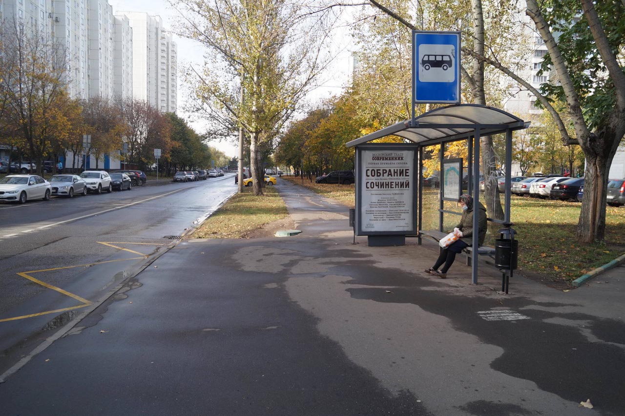 Фотография рекламного носителя, тип: Остановка 1.8x1.2, адрес: Филевский б-р., д.12 , поз.2, Москва, Россия. Сторона А №935996