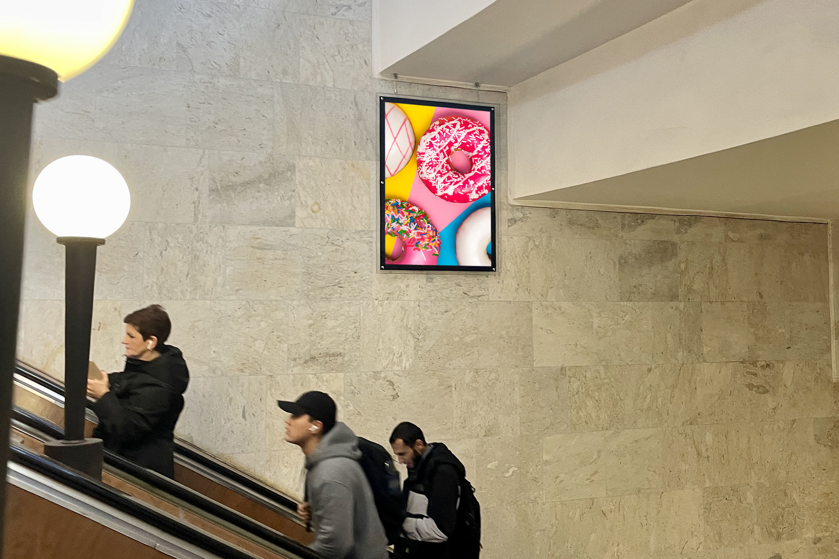 Фотография рекламного носителя, тип: Кристалайт, адрес: Станция метро «Владыкино», линия Серпуховско-Тимирязевская, Москва, Россия. Сторона/вариант №1001926