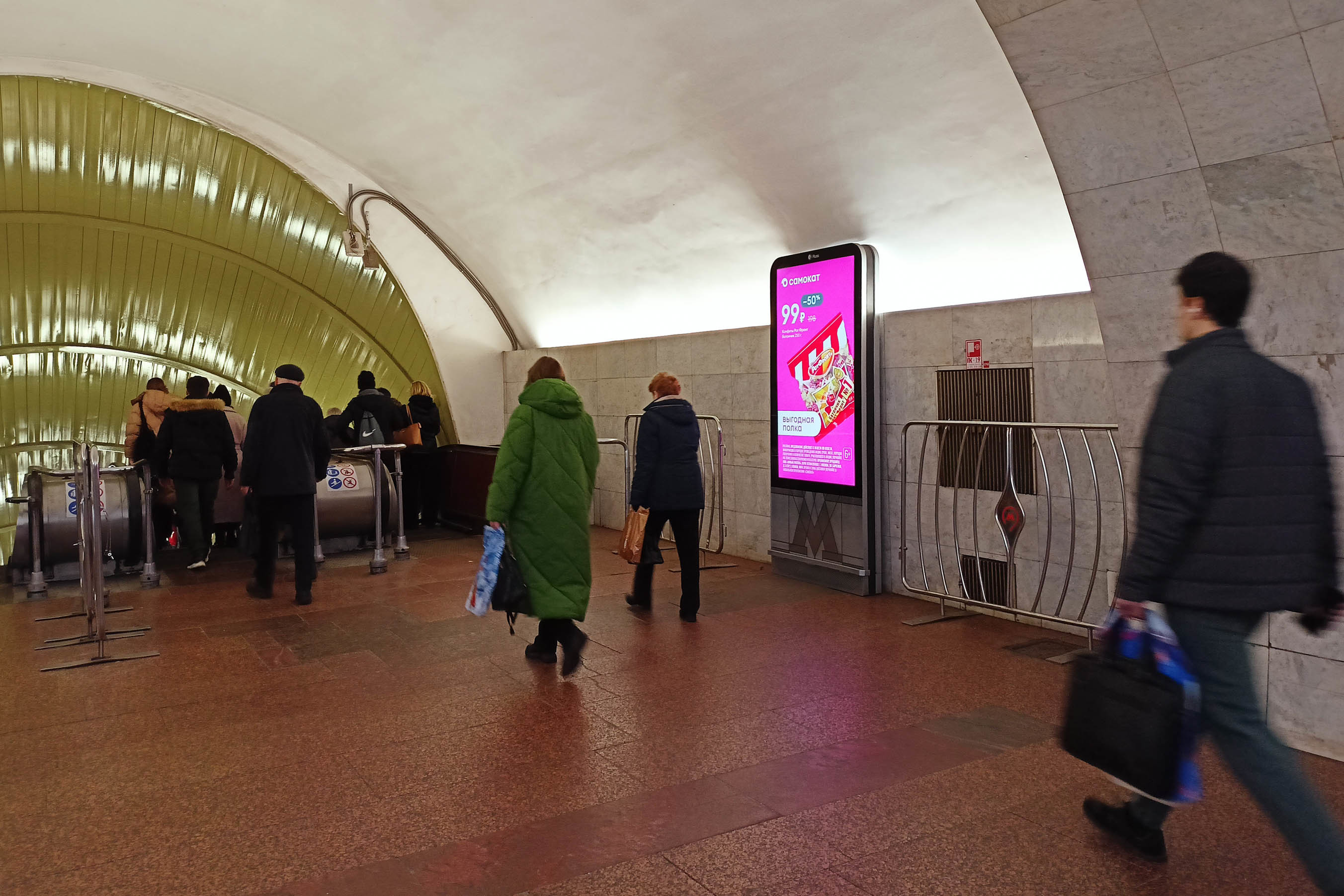 Фотография рекламного носителя, тип: Видеоэкран, адрес: Станция метро «Тверская», линия Замоскворецкая, Москва, Россия. Сторона/вариант А1 №1076398