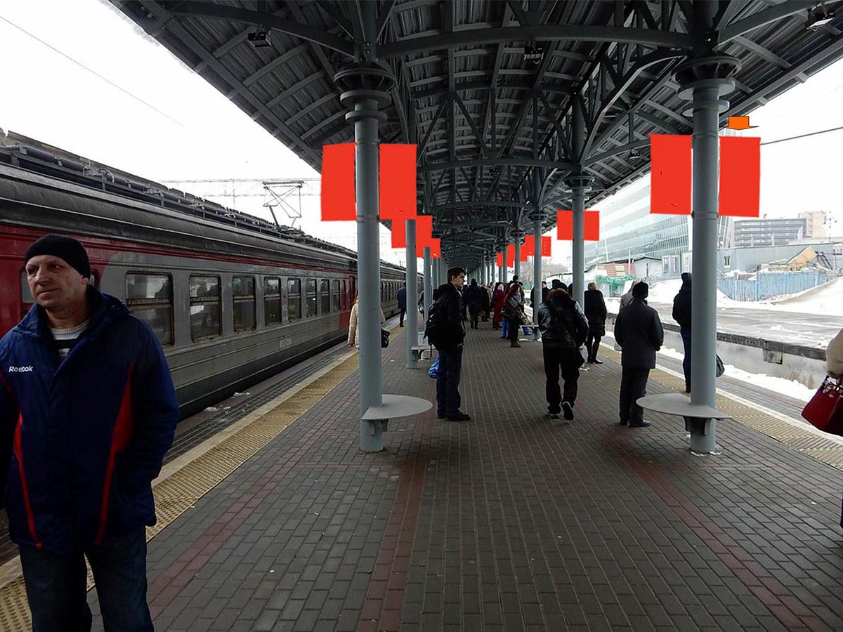 Фотография рекламного носителя, тип: Флаг, адрес: Киевского вокзала пл., д.1, пути №11 и №12, поз.20, Москва, Россия. Сторона А №985261