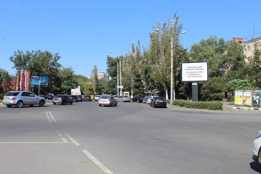 Фотография рекламного носителя, тип: Ситиборд 2.7x3.7, адрес: Комсомольская пл. Х Буденновский пр-т., д.98а, Ростов-на-Дону, Ростовская область, Россия. Сторона А1-А6 №842005