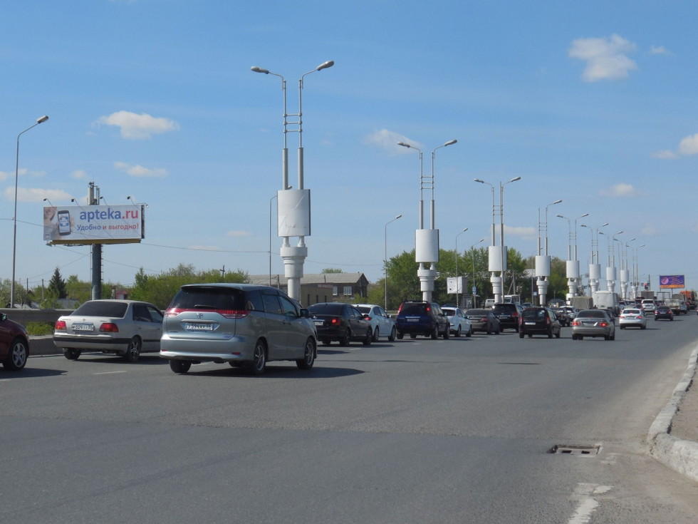 Фотография рекламного носителя, тип: Суперсайт 4x12, адрес: им. 60-летия Победы мост X Енисейская 1-я ул.,д.44, Омск, Омская область, Россия. Сторона В №1009818