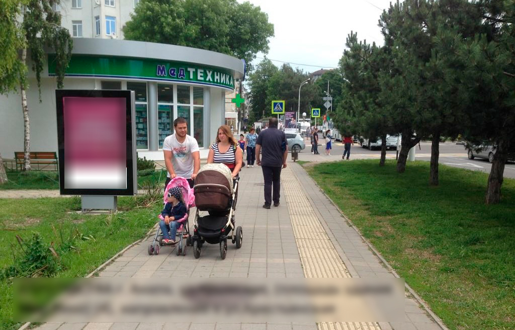 Фотография рекламного носителя, тип: Ситиформат 1.8x1.2, адрес: Крымская ул., площадь здания Мир Кино, поз.4, Анапа, Краснодарский край, Россия. Сторона B №1024278