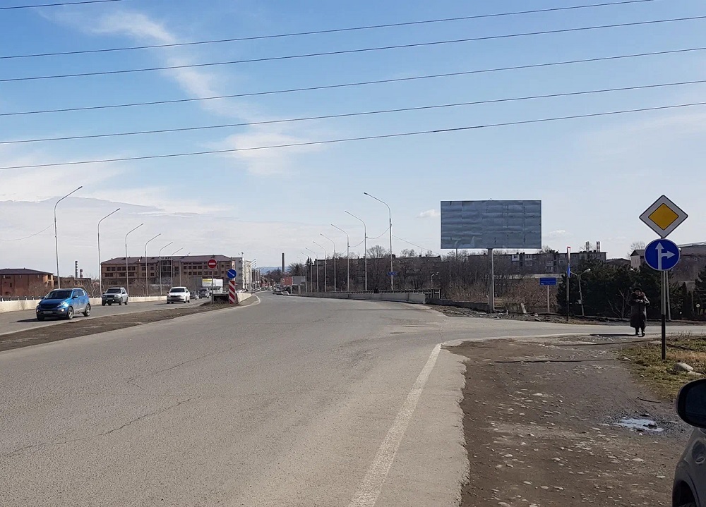 Фотография рекламного носителя, тип: Билборд 3x6, адрес: К. Маркса ул., д.116 Х Чкалова ул., Владикавказ, Республика Северная Осетия – Алания, Россия. Сторона А №1058216