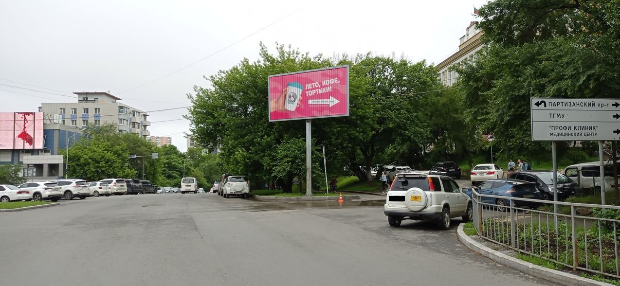 Фотография рекламного носителя, тип: Билборд 3x6, адрес: Партизанский пр-т., д.37, Владивосток, Приморский край, Россия. Сторона А1-А3 №748022