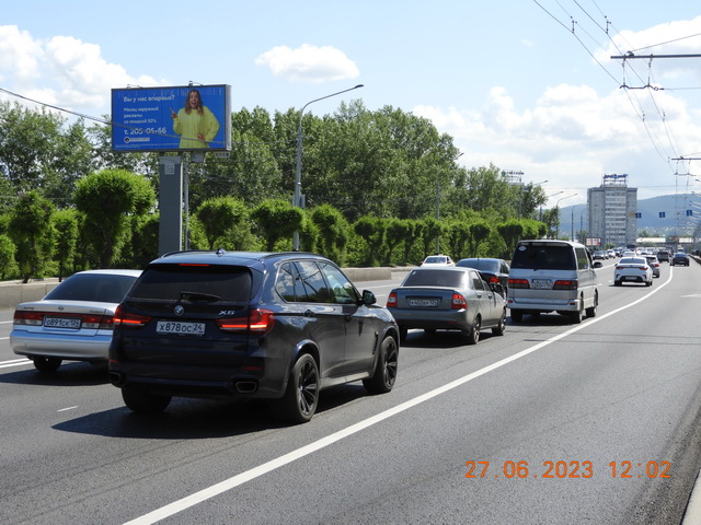 Фотография рекламного носителя, тип: Билборд 3x6, адрес: Коммунальный мост, въезд на Отдыха о., Красноярск, Красноярский край, Россия. Сторона В1-B3 №526426