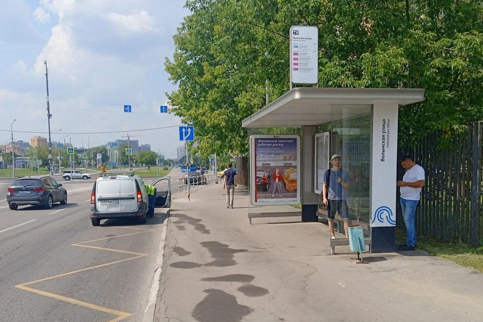 Фотография рекламного носителя, тип: Остановка 1.8x1.2, адрес: Авиаторов ул., д.36, Москва, Россия. Сторона А №807094