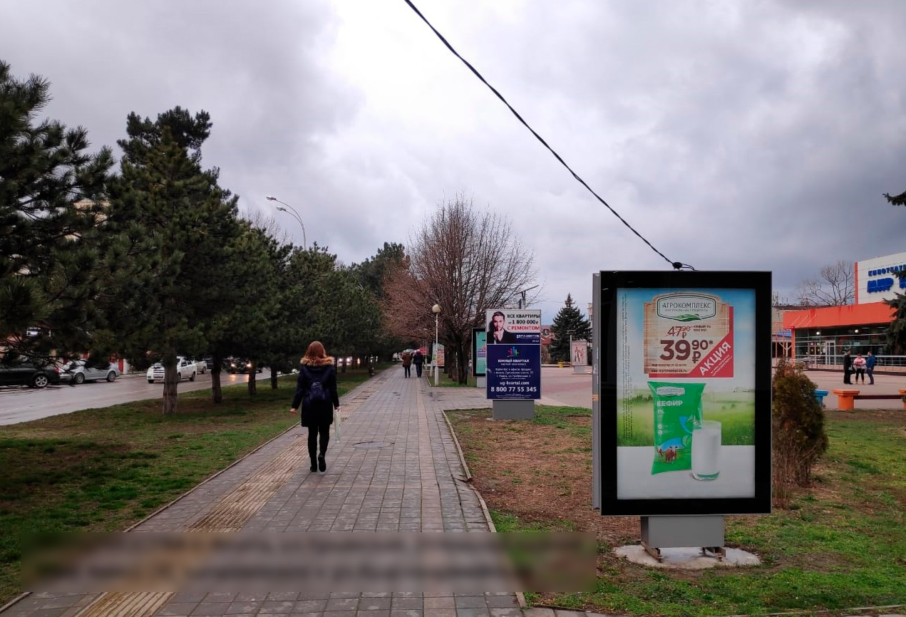 Фотография рекламного носителя, тип: Ситиформат 1.8x1.2, адрес: Крымская ул., площадь здания Мир Кино, поз.4, Анапа, Краснодарский край, Россия. Сторона A №1024277