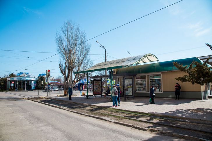 Фотография рекламного носителя, тип: Остановка 1.8x1.2, адрес: Ленина пр-т., ост. Гостиница Украина, Евпатория, Республика Крым, Россия. Сторона А1-А5 №771620