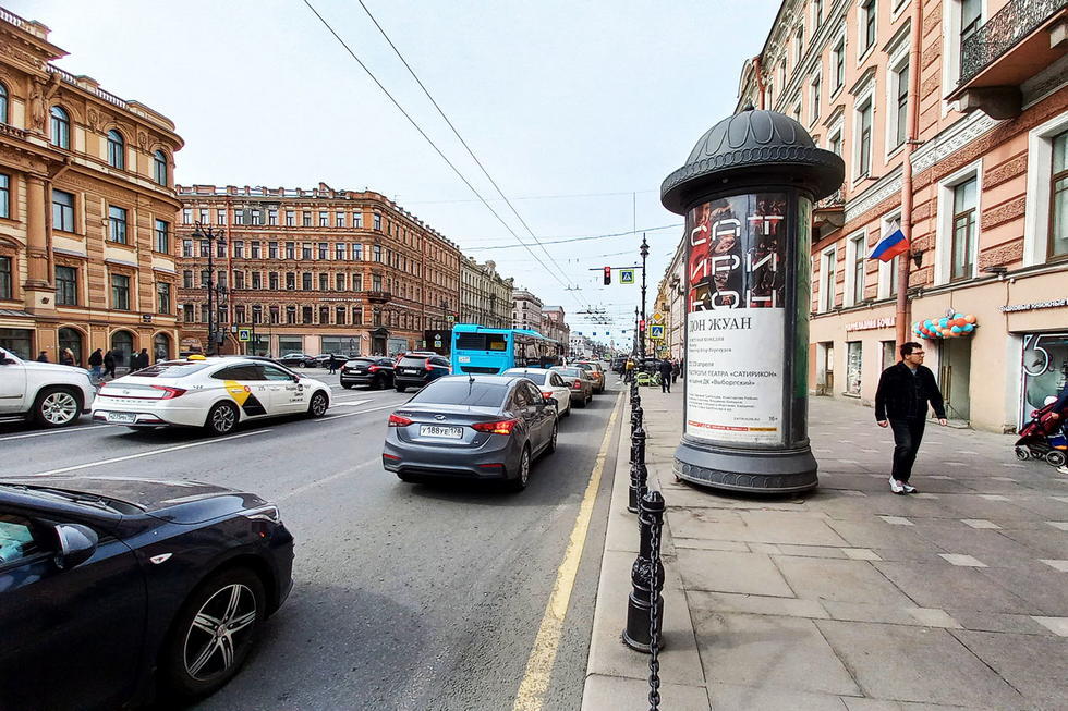 Фотография рекламного носителя, тип: Пиллар 3x1.4, адрес: Невский пр-т., д.78 Х Литейный пр-т., Санкт-Петербург, Россия. Сторона А №639675