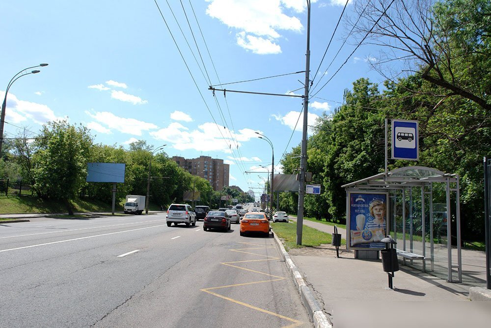 Фотография рекламного носителя, тип: Остановка 1.8x1.2, адрес: Мосфильмовская ул., д.22, Москва, Россия. Сторона А №556748