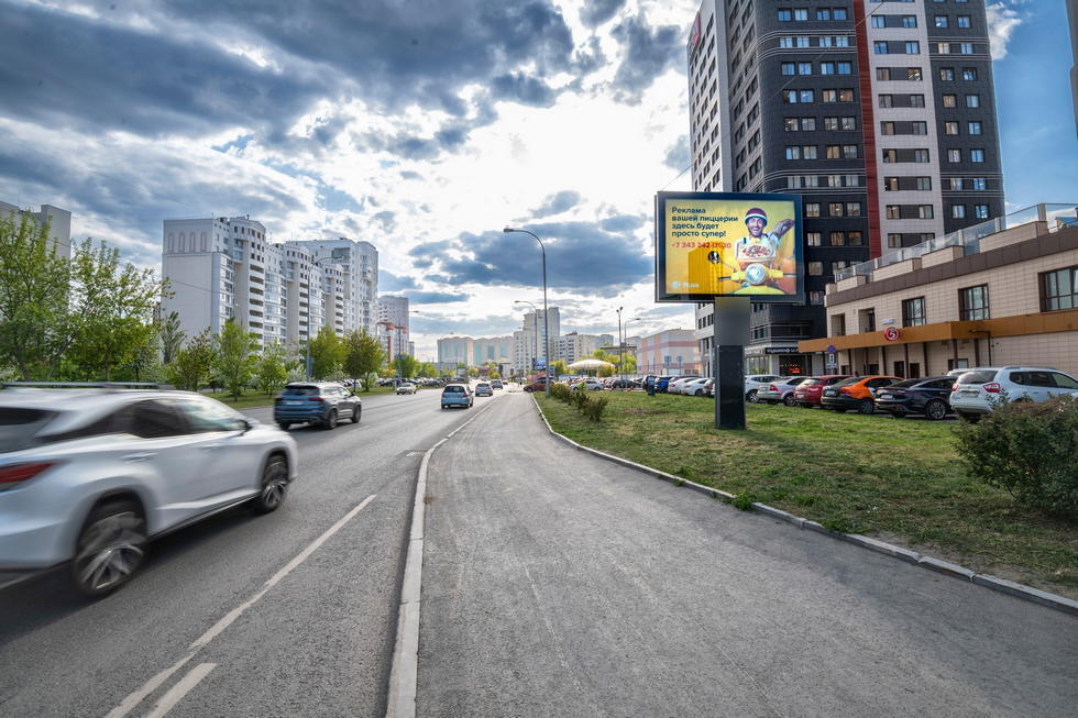 Фотография рекламного носителя, тип: Ситиборд 2.7x3.7, адрес: Фурманова ул., д.124 X Московская ул., Екатеринбург, Свердловская область, Россия. Сторона А1-А6 №651435