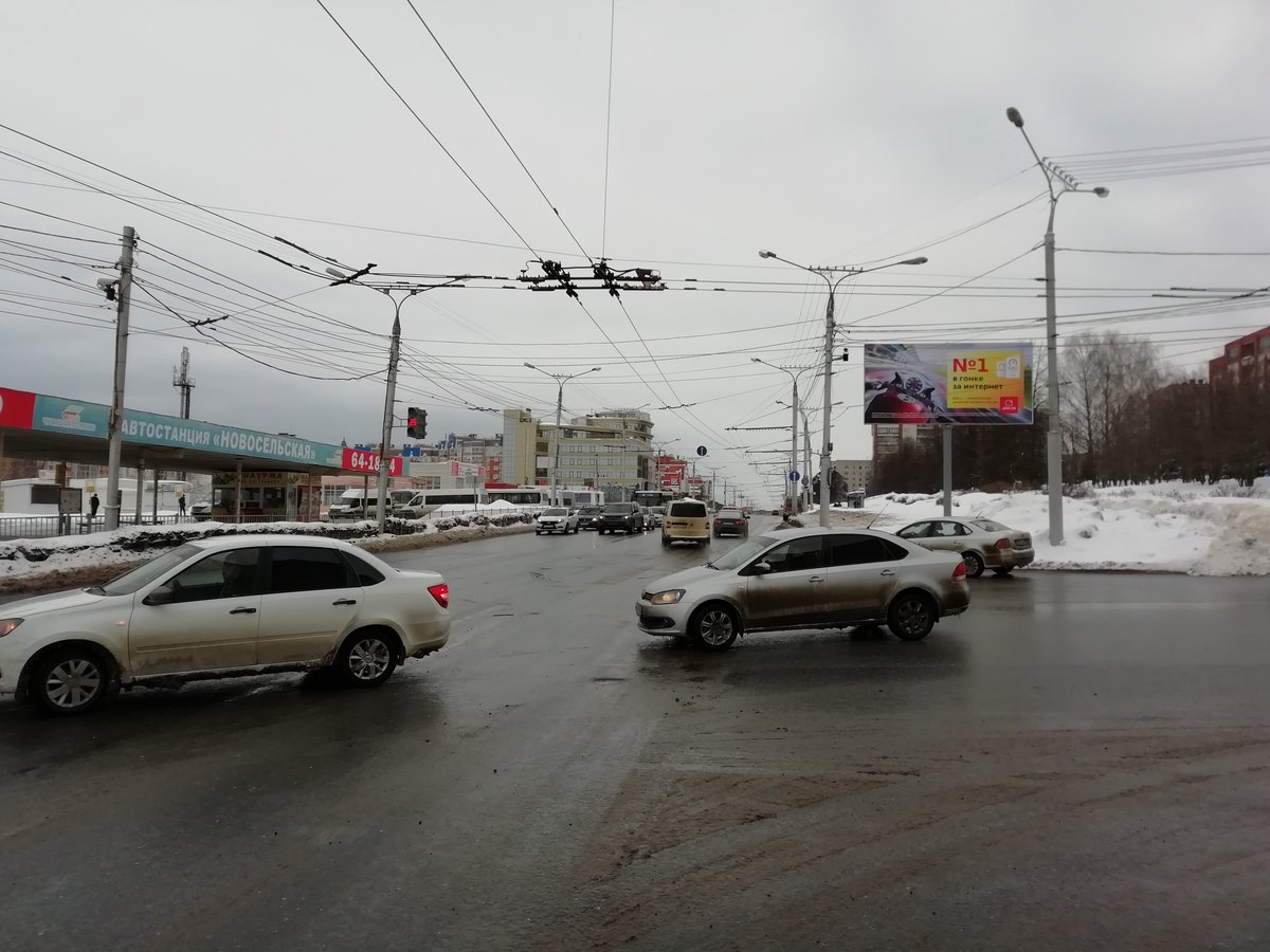 Фотография рекламного носителя, тип: Билборд 3x6, адрес: М. Горького пр-т., д.15, Чебоксары, Республика Чувашия, Россия. Сторона A1-A3 №838481