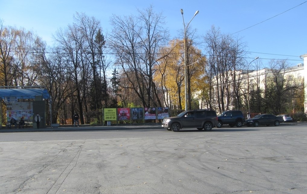 Фотография рекламного носителя, тип: Уличный информационный стенд, адрес: Мира ул., остановка УПИ, Екатеринбург, Свердловская область, Россия. Сторона А3 №1094671