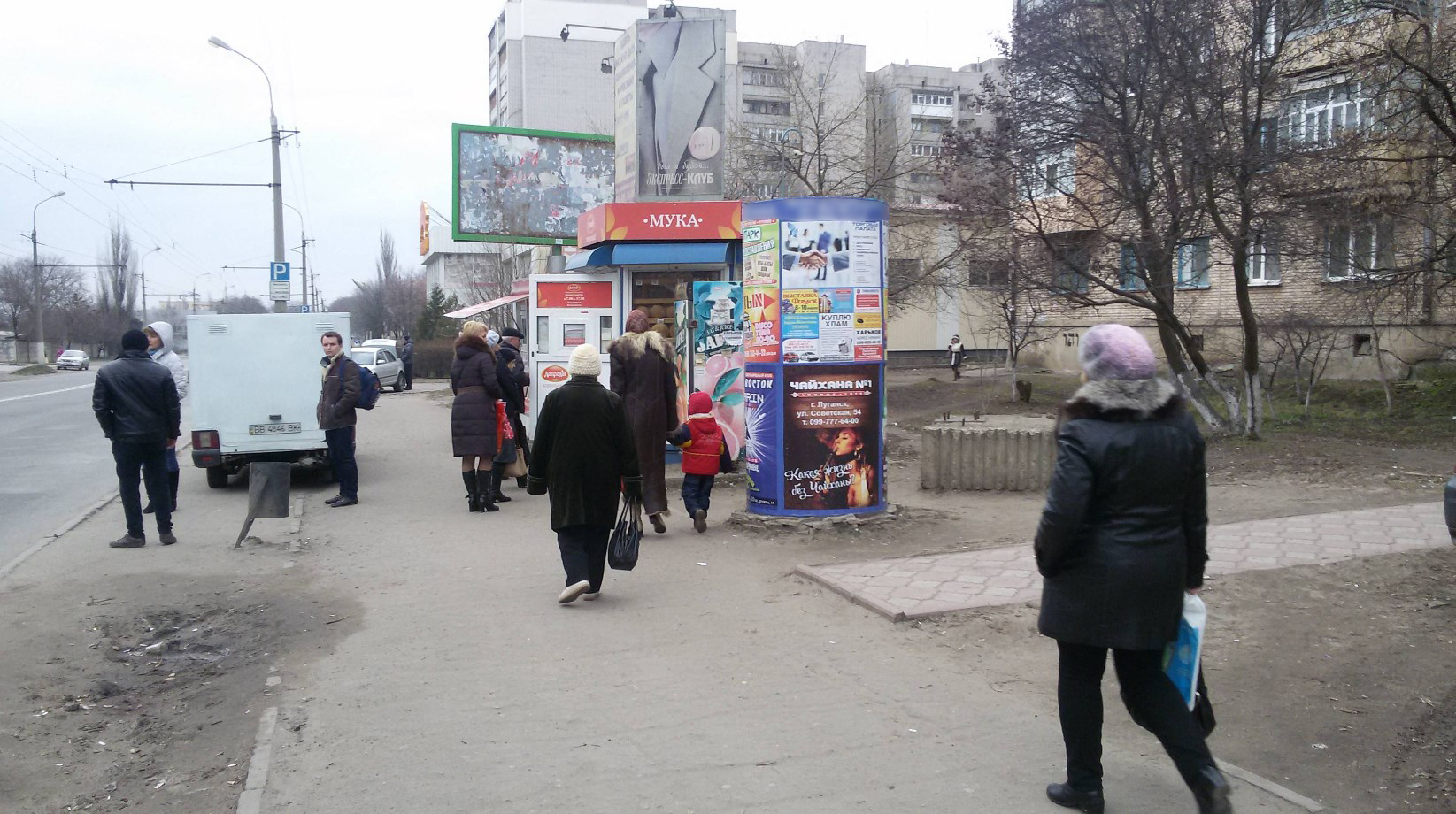 Фотография рекламного носителя, тип: Нестандартный ситиформат, адрес: Шевченко квартал, д.65, Луганск, Луганская область, Россия. Сторона А1 №1324712