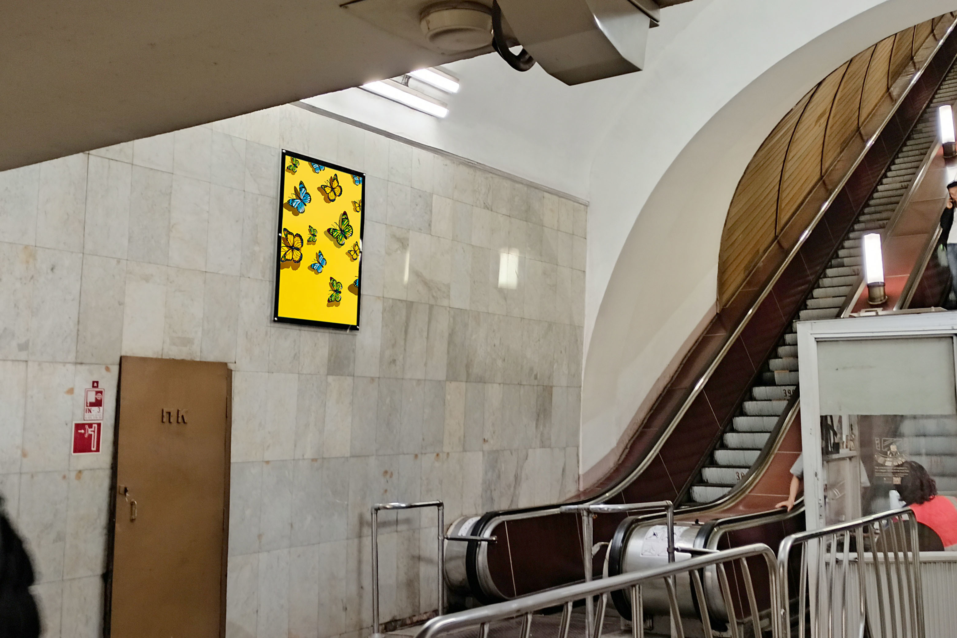 Фотография рекламного носителя, тип: Кристалайт, адрес: Станция метро «Менделеевская», линия Серпуховско-Тимирязевская, Москва, Россия. Сторона/вариант А №1001938