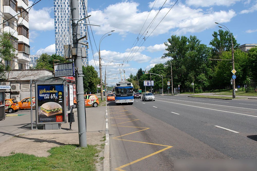 Фотография рекламного носителя, тип: Остановка 1.8x1.2, адрес: Мосфильмовская ул., д.22, Москва, Россия. Сторона Б №556749