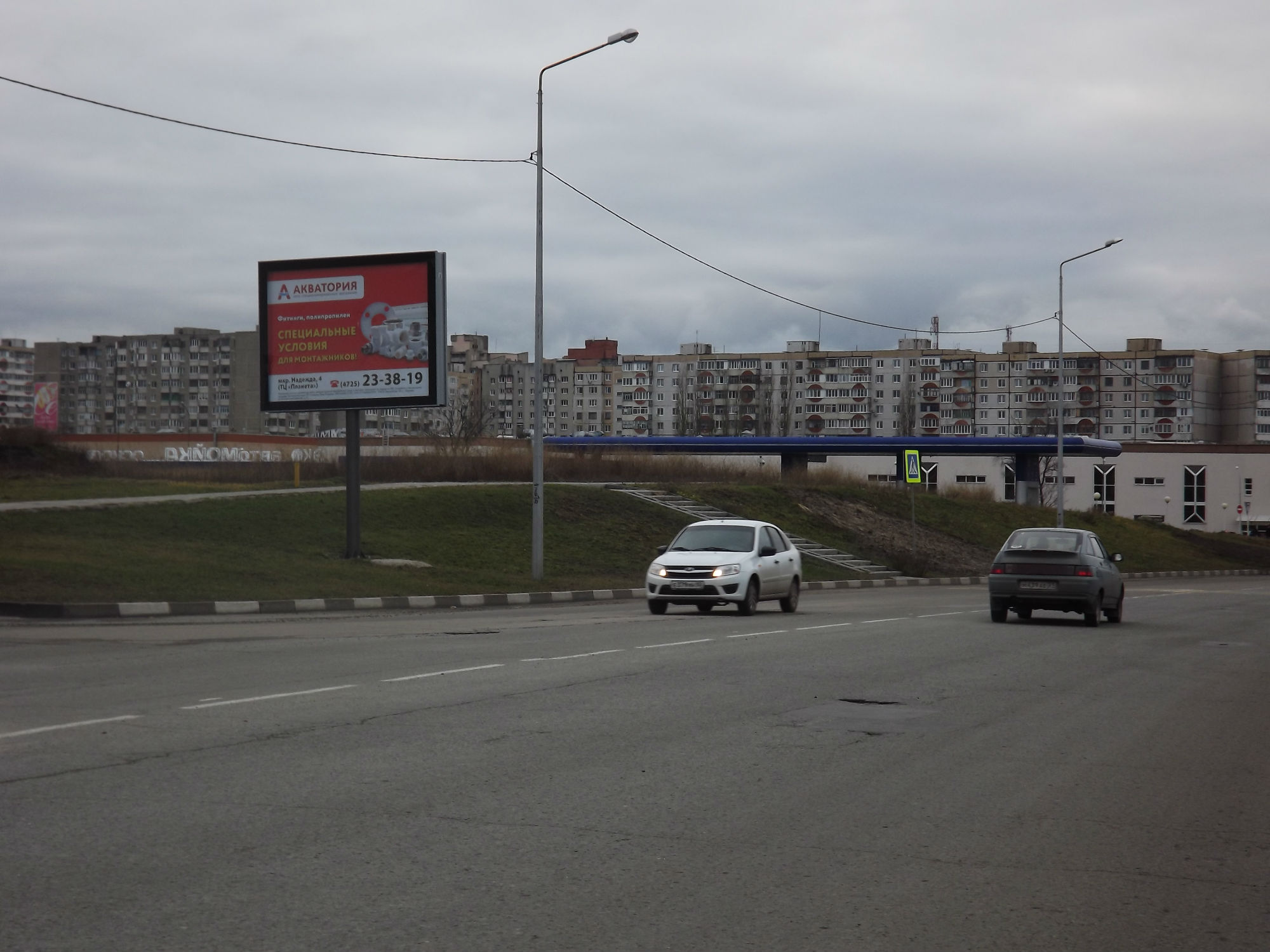 Фотография рекламного носителя, тип: Ситиборд 2.7x3.7, адрес: магистраль 4-4, Тенхаусар-н., Старый Оскол, Белгородская область, Россия. Сторона B №567005