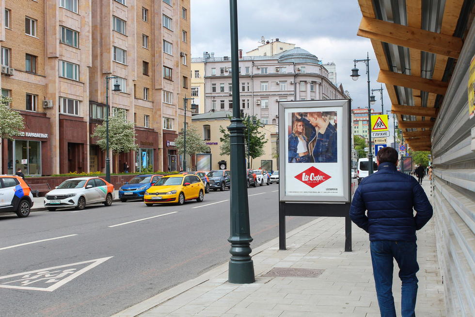 Фотография рекламного носителя, тип: Ситиформат 1.8x1.2, адрес: Мал. Дмитровка ул., д.12, Москва, Россия. Сторона A1-A5 №459835