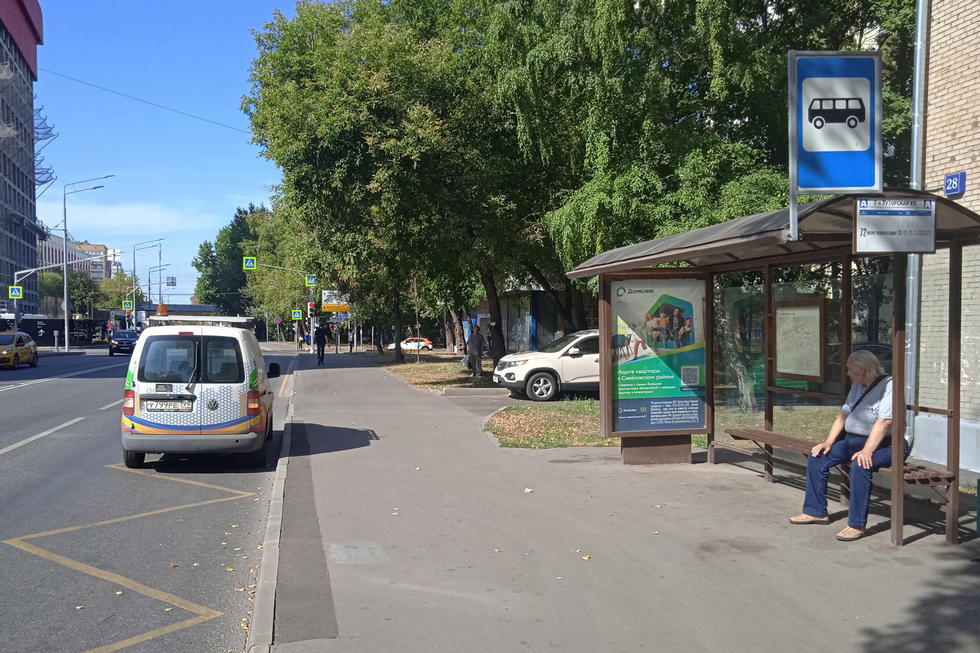 Фотография рекламного носителя, тип: Остановка 1.8x1.2, адрес: Башиловская ул., д.30, Москва, Россия. Сторона A №302133