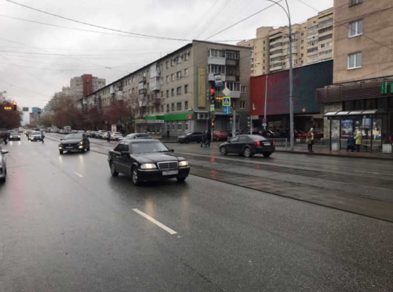 Фотография рекламного носителя, тип: Остановка 1.8x1.2, адрес: Шарташская ул., д.8, Екатеринбург, Свердловская область, Россия. Сторона А1 №1094908