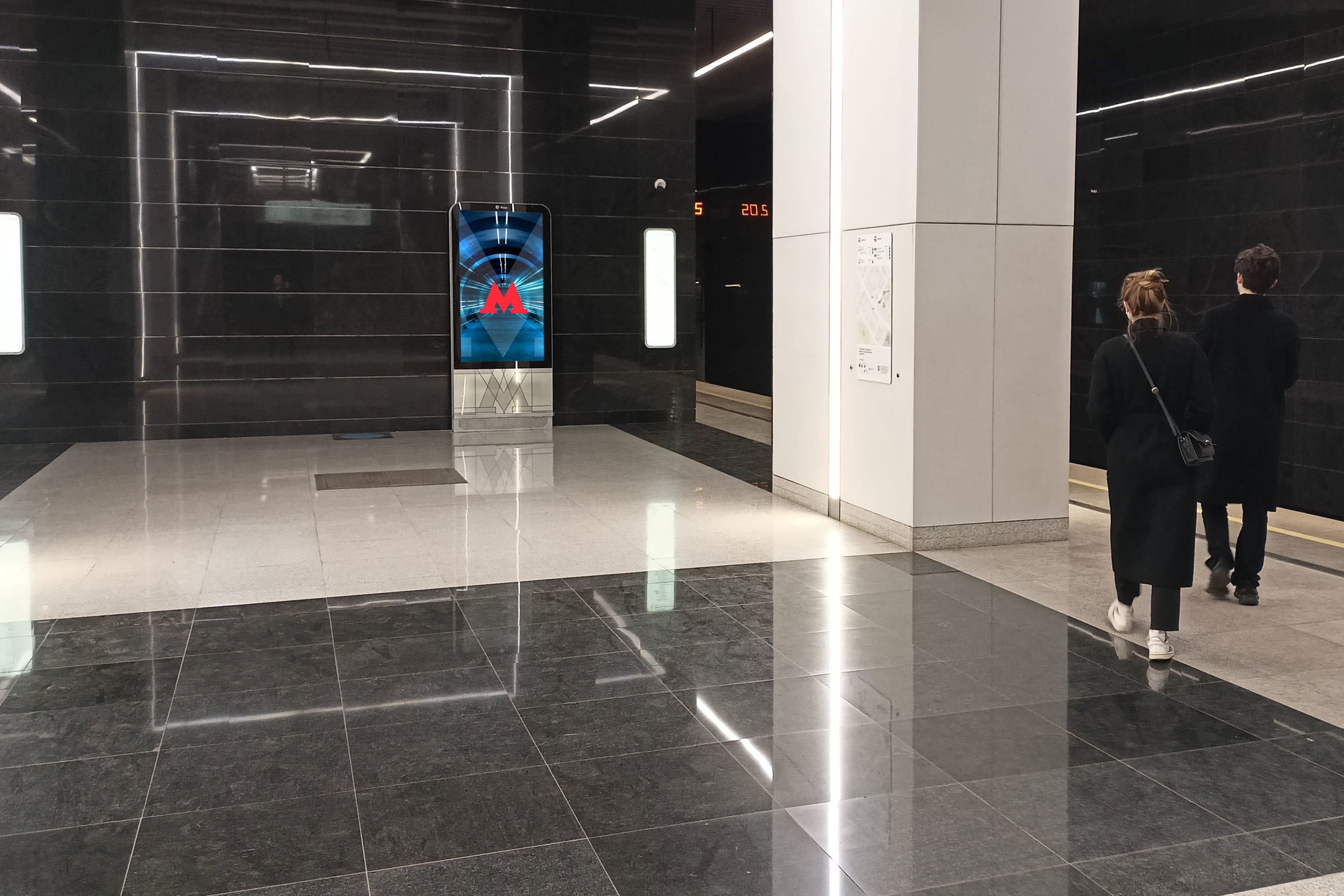 Фотография рекламного носителя, тип: Видеоэкран, адрес: Станция метро «Лефортово», линия Большая кольцевая, Москва, Россия. Сторона/вариант А1 №1055624