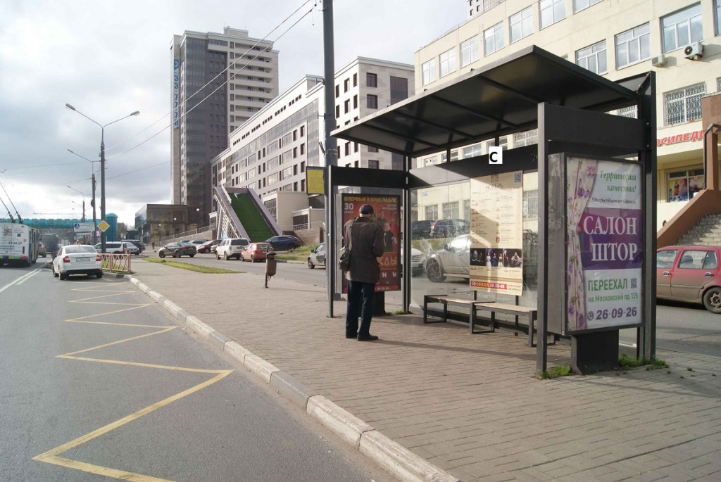 Фотография рекламного носителя, тип: Остановка 1.8x1.2, адрес: Московский пр-т., д.74, Ярославль, Ярославская область, Россия. Сторона А5 (C) №956585