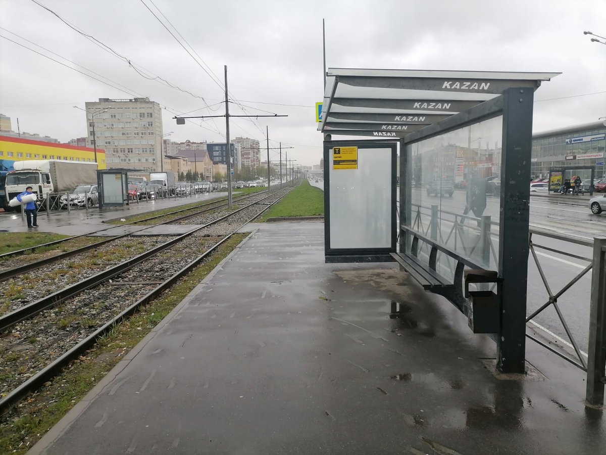 Фотография рекламного носителя, тип: Остановка 1.8x1.2, адрес: Победы пр-т., ост. «Академия Правосудия», поз.2, Казань, Республика Татарстан, Россия. Сторона А №1007012