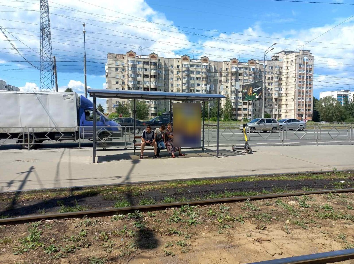 Фотография рекламного носителя, тип: Остановка 1.8x1.2, адрес: Демократическая ул., д.23, Самара, Самарская область, Россия. Сторона С №1079966