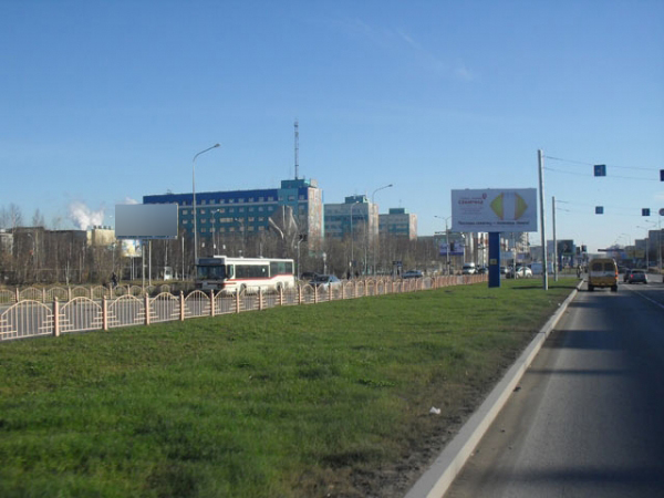 Фотография рекламного носителя, тип: Билборд 3x6, адрес: Мира ул., д.20 Х Островского ул., Сургут, Ханты-Мансийский автономный округ – Югра, Россия. Сторона Б №440162